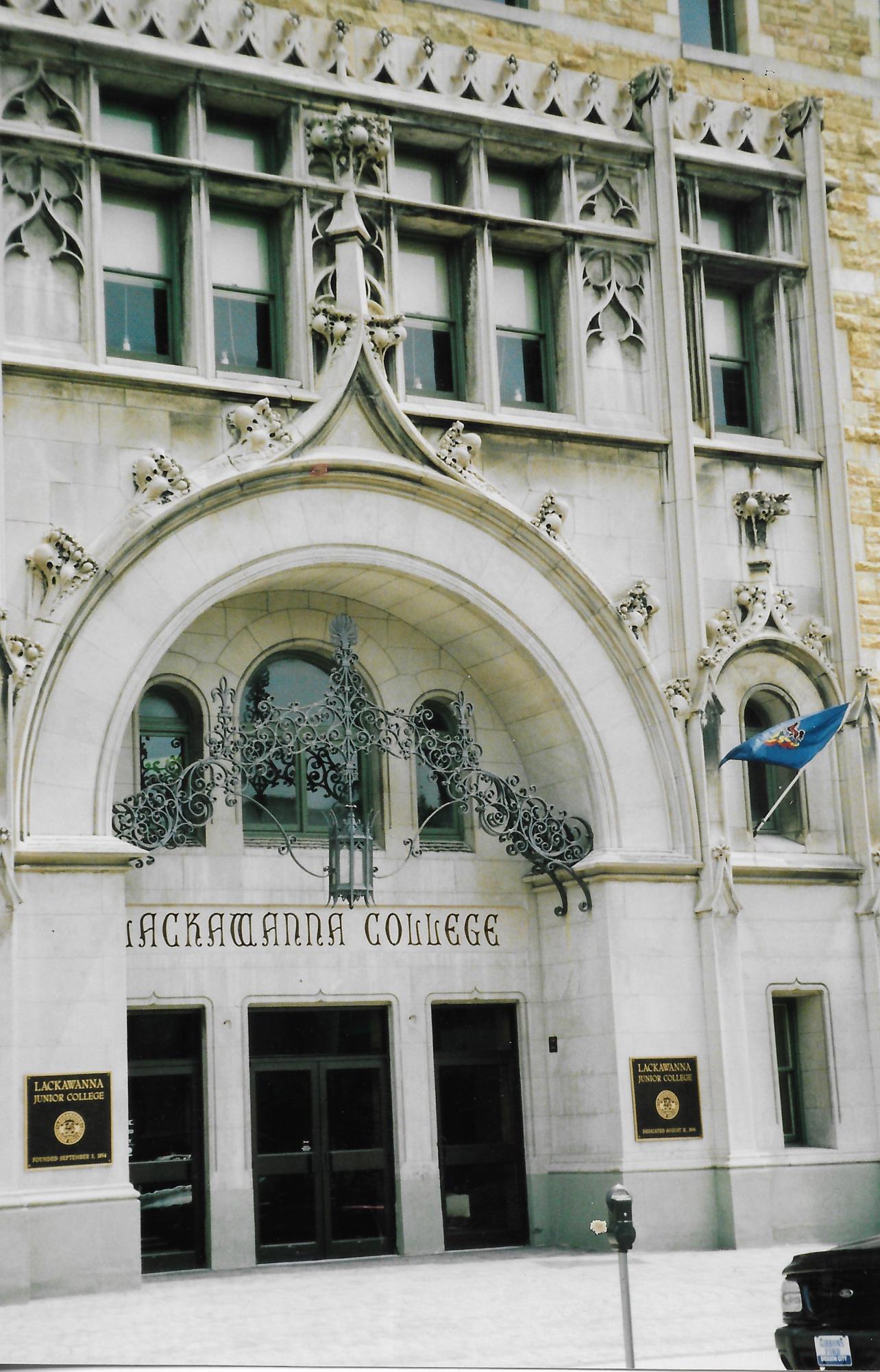 Scranton Pennsylvania - Lackawanna College - Entrance - Historic by Onasill - Bill Badzo  - Thank Y is licensed under CC BY-NC-SA 2.0